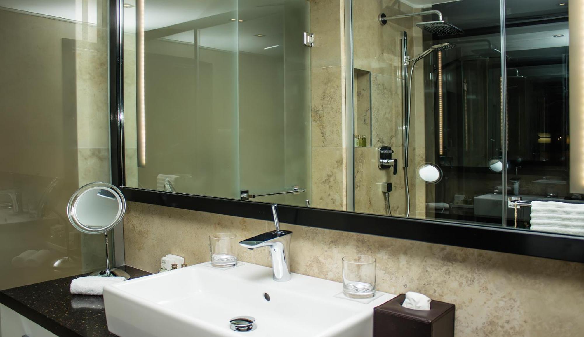 11 Mirrors Design Hotel Kiev Bilik gambar