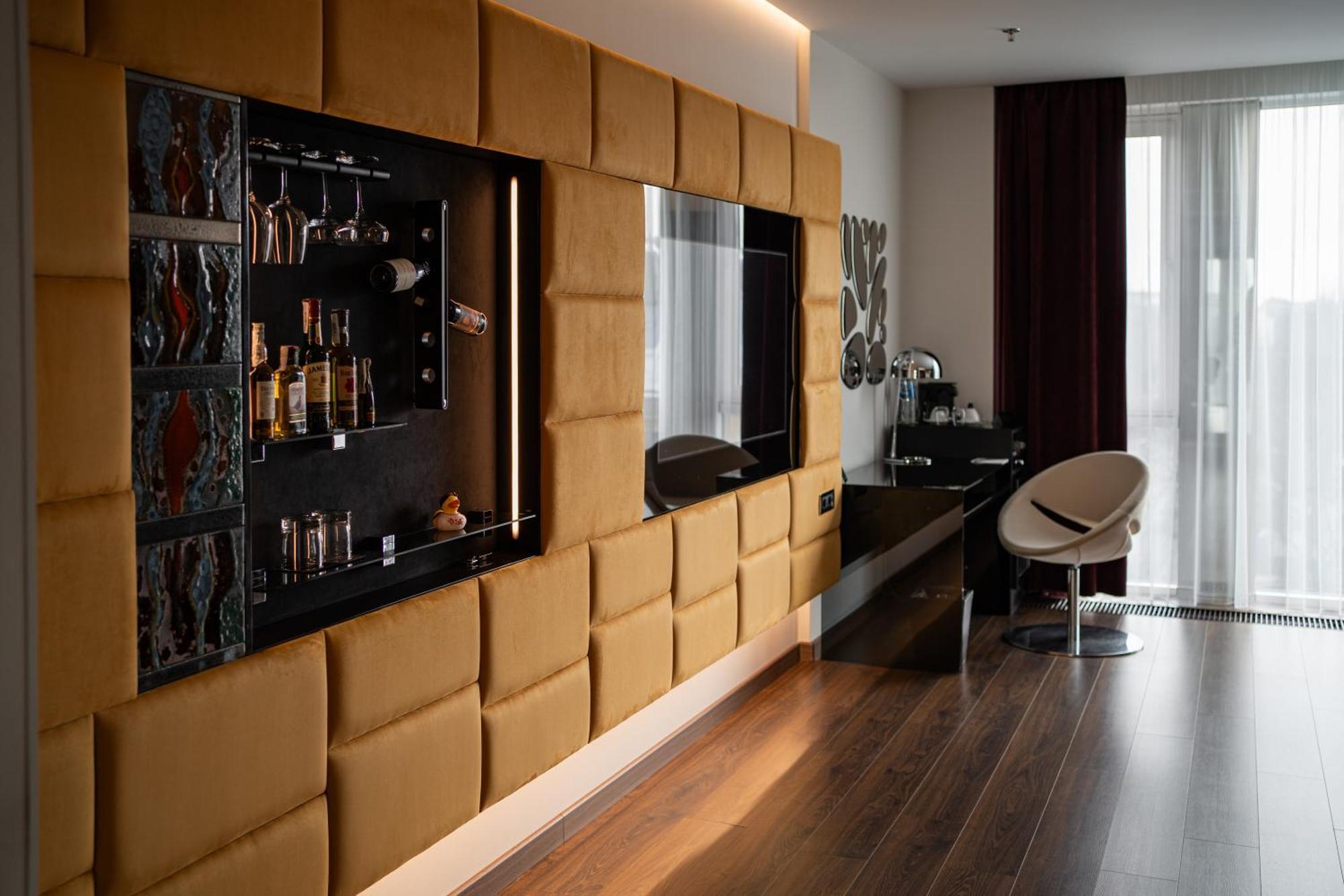 11 Mirrors Design Hotel Kiev Luaran gambar